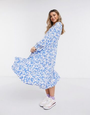 Pieces tiered maxi dress in blue and white floral