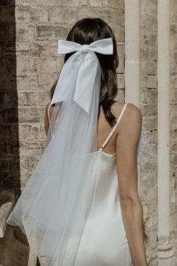 Gigi & Olive Classic Detachable Bow Veil Ivory